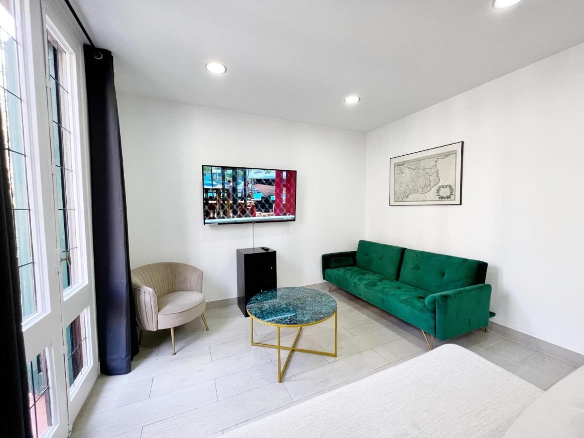 Sagrada Familia Gaudi Apartment Barcelona Exterior photo